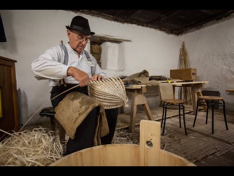 Vogtsbauernhof: Handwerksvorführung des Kirschkorbmachers