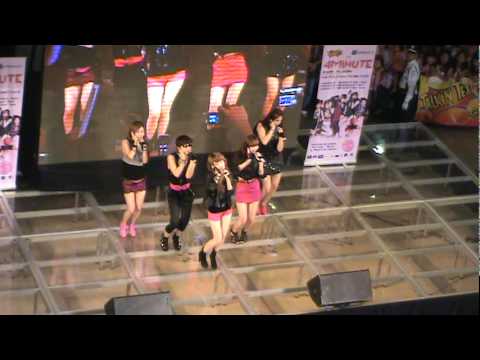 20100206 - 4minute performing Muzik @ SM Megamall