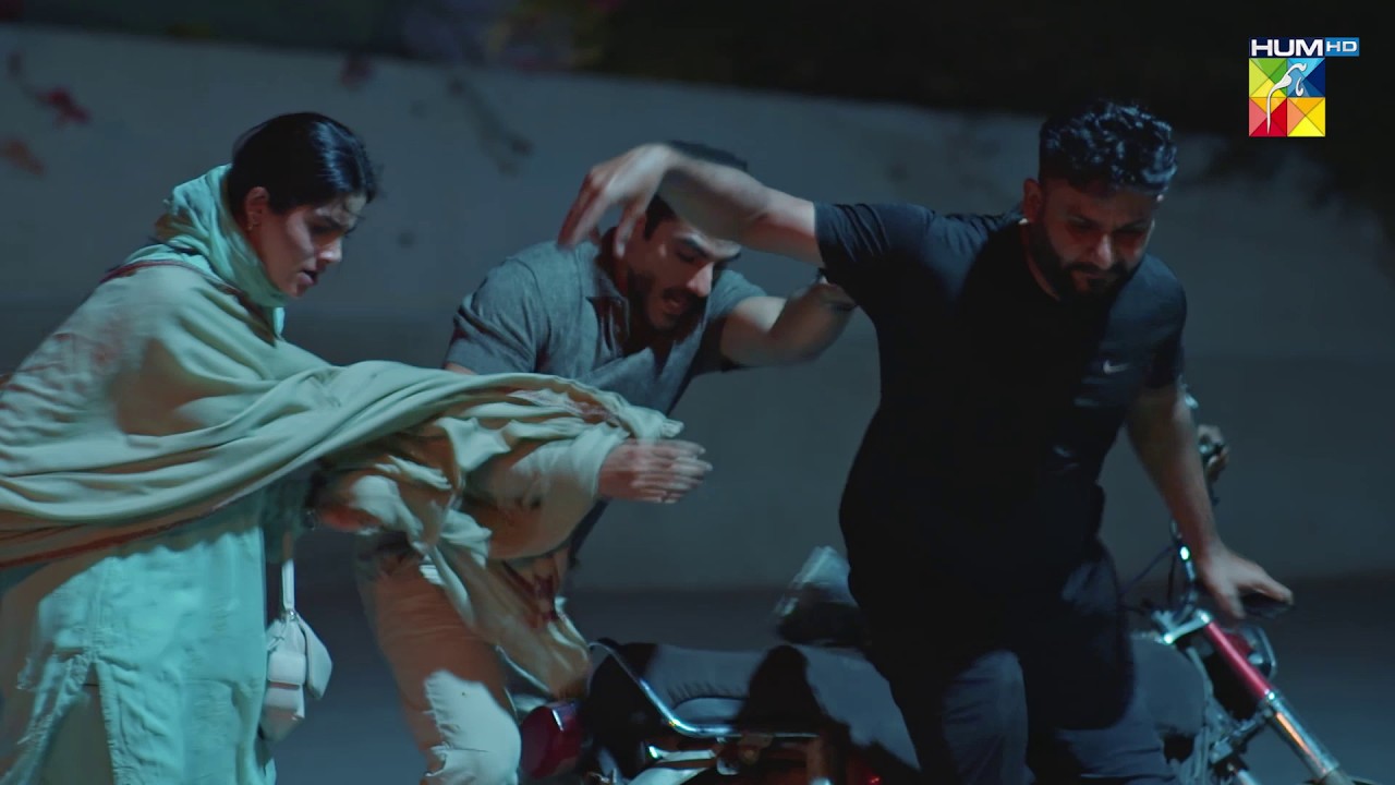 Kabeer Ne Bachayi Shabana Ki Jaan...Chor Chor Mujhe Bachao...! Sirf Shabana - HUM TV