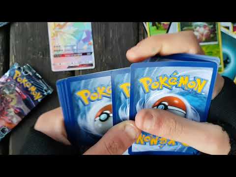 Spacchettamento di 20 pacchetti della generazione pokemon ultra prisma