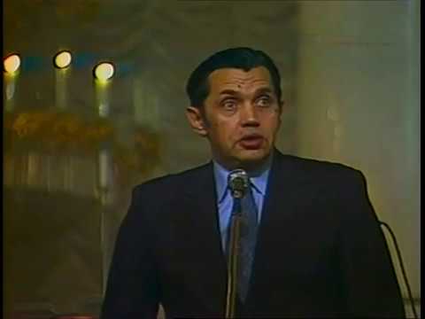 Роберт Рождественский - Лирическое отступление о школьных оценках (1980)