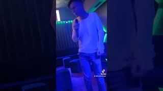 Download lagu Yo en las fiestas 😅 #foryou #shorts #viral #comedia #humor #tiktok #parati #fyp #risas mp3