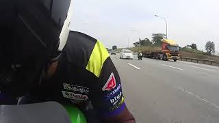 Download lagu Kawasaki RR 150 vs Kawasaki Ninja 250 ABS topspeed mp3