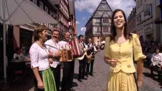 Oesch's die Dritten - Volksmusik ist international 2010