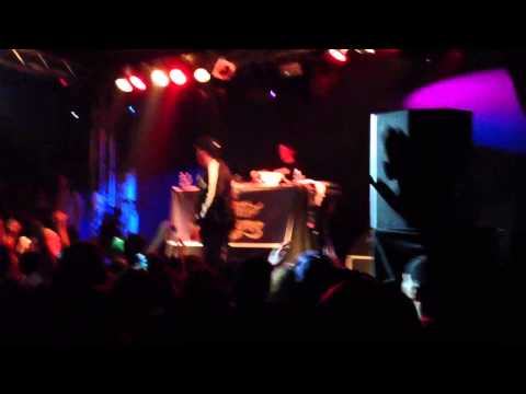 Ensi ft Salmo - Tutti contenti Live Torino ETUS