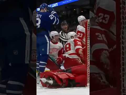 Toronto Maple Leafs - Detroit Red Wings - Pushed 💪 - #shorts #nhl #game #sport