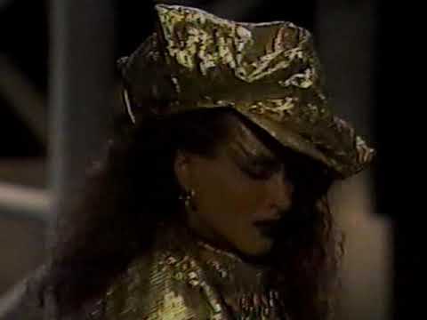 Let be must the Queen.  Guesch Patti.