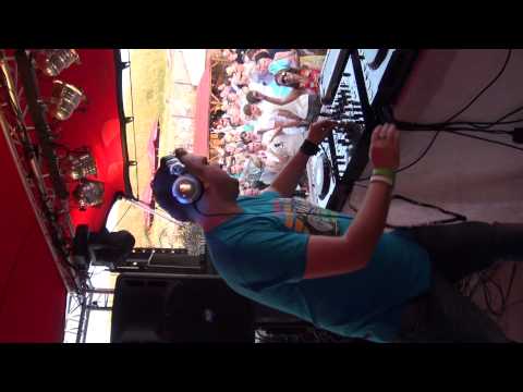 Leon Bolier plays AvB vs. M.I.K.E - Intruder @ Luminosity Beach Festival 2010