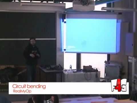 Conférence sur le Circuit Bending avec Realmyop
