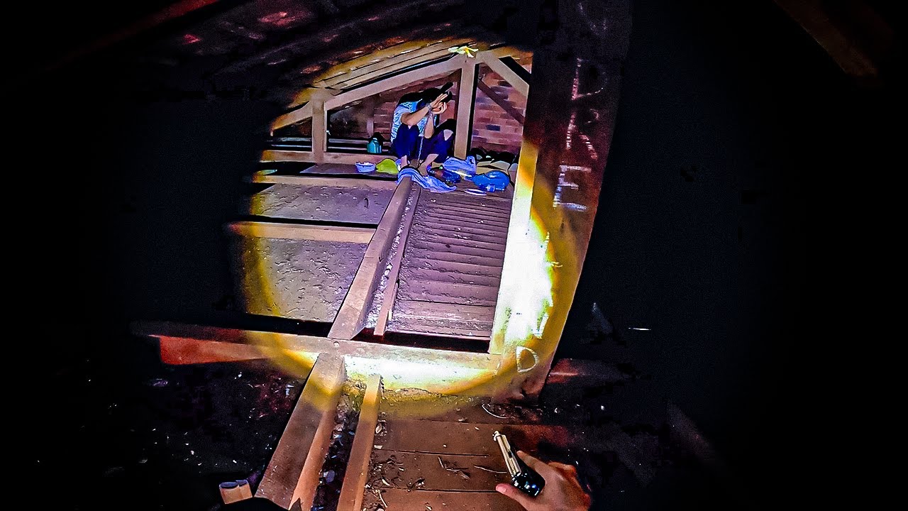 ESSE HOMEM ESTÁ ACORRENTADO NO SÓTAO DO INTERNATO ASSOMBRADO - CAÇADORES DE LENDAS