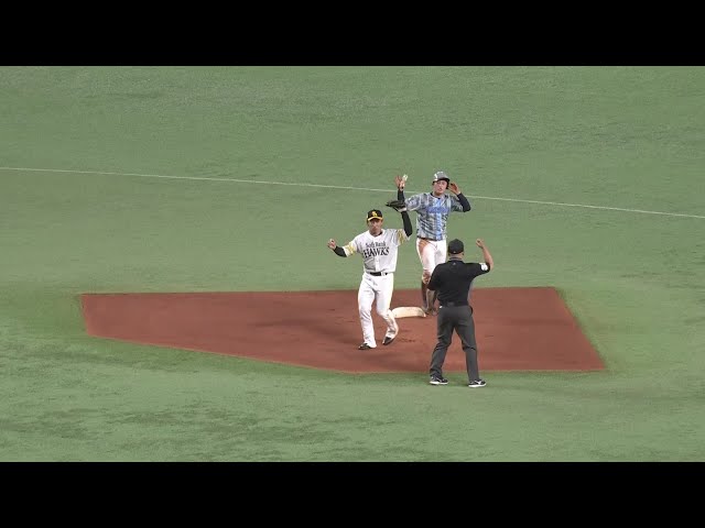 【2回表】先制点を許さず!! ホークス・渡邉陸 2塁への盗塁を阻止しダブルプレー!! 2025年6月15日 福岡ソフトバンクホークス 対 横浜DeNAベイスターズ
