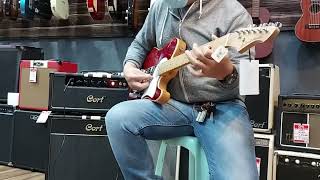 Video thumbnail for Quick Test - Cort TUBE CRAFT cmv112H, Cort CMV112 Speaker Cab @ Lazer Music Store by Jmorrero