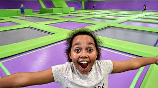 TRAMPOLINE PARK CHALLENGE! Toys AndMe Family Fun video