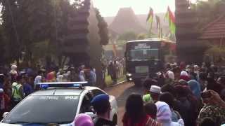 preview picture of video 'Rombangan Jamaah Haji Kota Mojokerto Tahun 2014'
