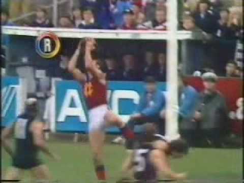 1983 Round 5 : Fitzroy v Carlton @ Princes Park - Quinlan mark and goal