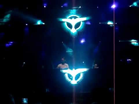 Tiësto spinnning Nick Fiorucci "The Night" @ Sportpaleis Antwerpen, Belgium