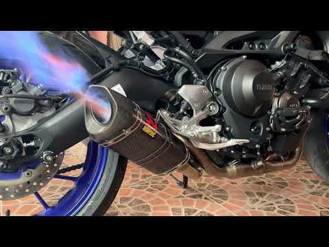 Yamaha MT-09 2020 with Akrapovic Racing Line (Carbon) Full Exhaust System