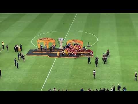 a entrega da taça super  campeão Flamengo parabéns!!🇧🇷🇧🇷