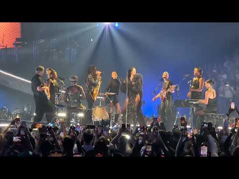 Dua Lipa and  Lenny Kravitz - "It ain't over till it's over" duet @ Madison Square Garden 9-21-25
