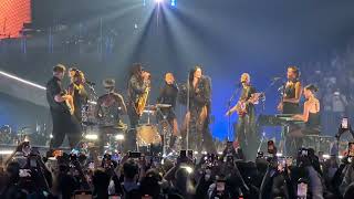 Dua Lipa and  Lenny Kravitz - &quot;It ain&#39;t over till it&#39;s over&quot; duet @ Madison Square Garden 9-21-25