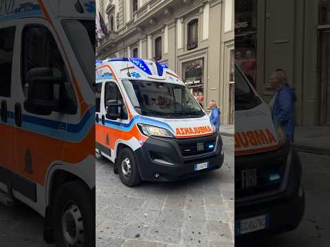 Ambulance responding in Florence 🇮🇹