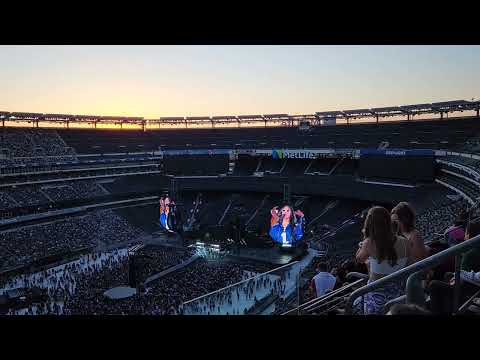 We Will Rock You (Queen cover) / Glory - H.E.R. (Live from MetLife Stadium 06.05.22)