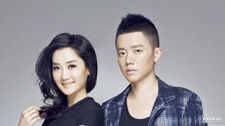 Download lagu zui xuan xiao ping guo - feng huang chuan qi & kuai zi xiong di 筷子兄弟 (最炫小苹果) mp3