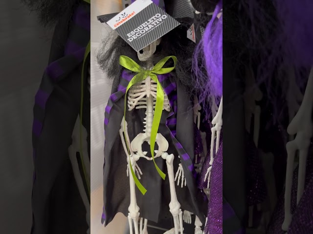 Vídeo relacionado con 2 esqueletos decorativos de Halloween, 40 cm, miniesqueleto colgante, esqueleto de plástico para Halloween, cuerpo entero, mini esqueleto colgante con articulaciones móviles para Halloween, casa