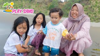 Download lagu KEYSHA SHEENA ARACELLI PLAYING SAND ON THE BEACH - Paying sand on the beach mp3