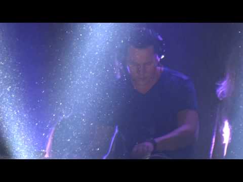 Tiësto Guess - Showcase Paris - In My Mind  Ivan Gough & Feenixpawl feat. Georgi Kay (Axwell Mix)