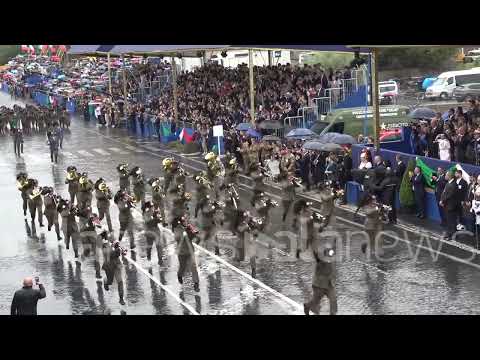 2 Giugno, l'arrivo dei Bersaglieri al suono della Flik flok