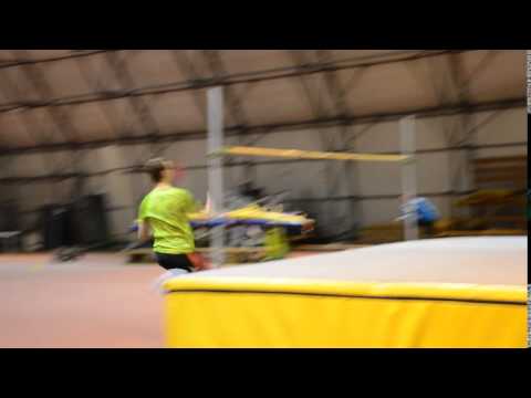 Filip Mrčić na treningu demonstrira skok u vis