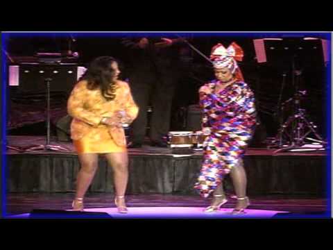 La India & Celia Cruz - La Voz De La Experiencia (En Vivo) HD