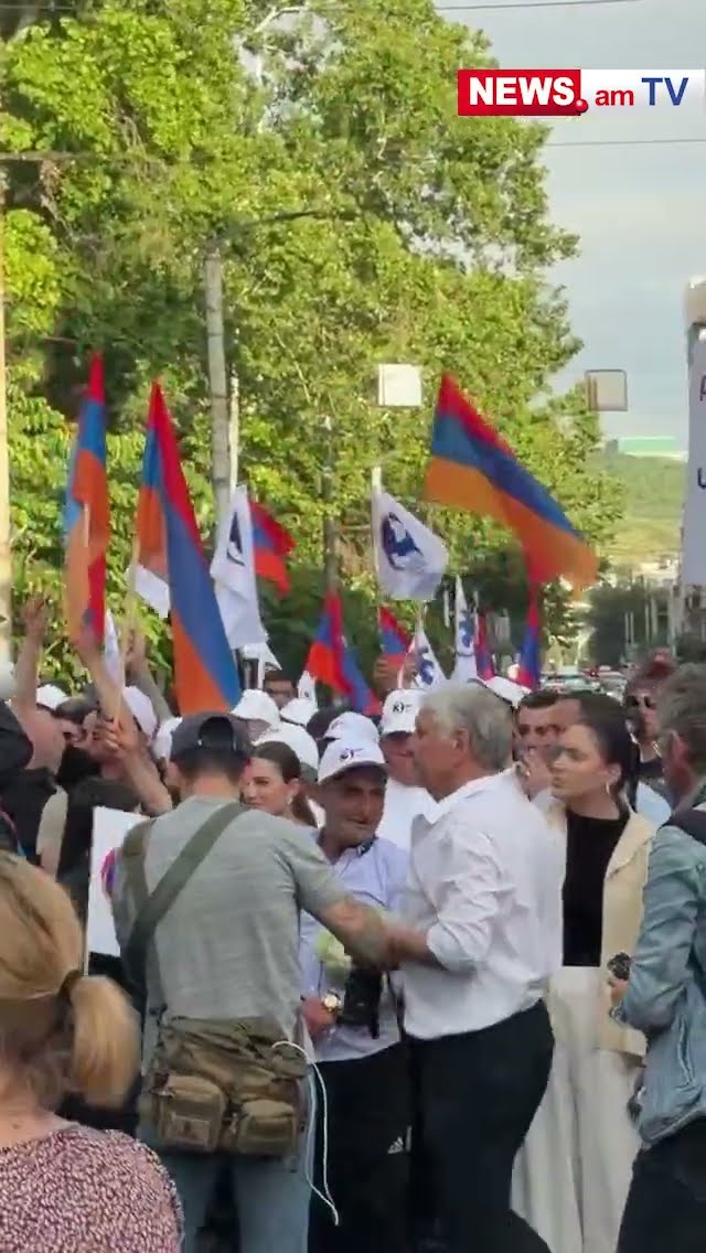 Հարյուրավոր քաղաքացիներ Մաշտոցի պողոտայում միացան «Ուժեղ Հայաստանի» քայլերթին