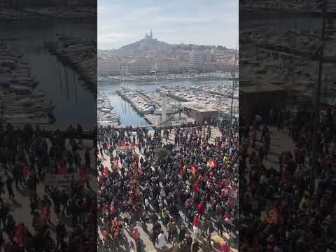 Réforme des retraites : le Vieux-Port de Marseille plein à craquer avant le départ de la manif