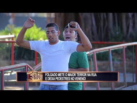 Sujeito mal-encarado espalha terror pelas ruas e quase apanha da rapaziada