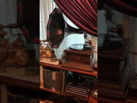 Andrews Sisters - Underneath the arches - 1948