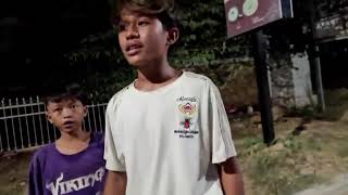 ក្មេង  ស្ទ     ា    វ  ពីរក្រុមបានធ្វើសកម្មភាព ជិះម៉ូតូ   វា   យ   ប្រ   ហ    ារ   គ្ន   ា    ｜  k