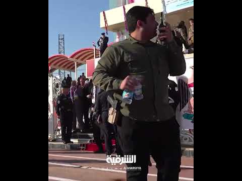 فيديو | قنبلة دخانية رميت بالخطأ تتسبب في حالات اختناق وإغماء خلال استعراض عيد الشرطة في تكريت