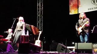 Joan Osborne &quot;Knockin&#39; On Heaven&#39;s Door&quot; (Bob Dylan cover) 6/1/18 Iowa City, Iowa