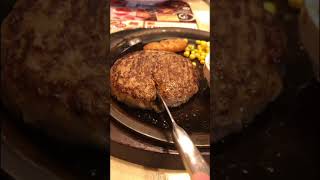 チーズインハンバーグのチーズCMみたいに出してみた。