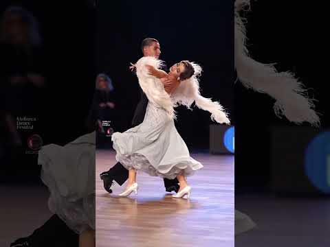 🦢#standard #dancers #slowfox #dance #ballroomdance #elegant #dress #dancesport #mallorca