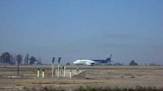 preview picture of video 'UN AVION AIRBUS 320 DESPEGANDO DESDE EL AEROPUERTO FRANCISCO GABRIELLI'