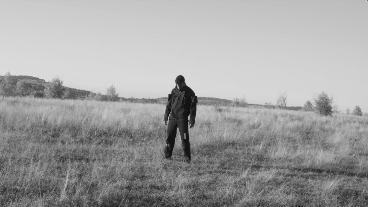 Dragon Ray Trapped in the Cold (feat. Ian Vas)