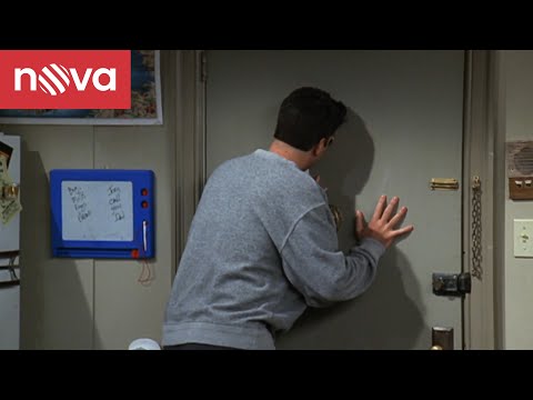 Skrz zavřený dveře nic neuvidím | Přátelé | Nova Fun