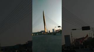 Download lagu 🌍Penampakan Patung Keris Emas warnanya Kota Solo.#shorts.#kotasolo mp3