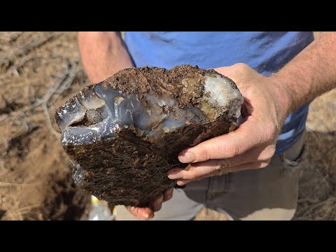 Rockhounding The Ochocos of Central Oregon:  Discovering a Huge Seam Agate in Situ