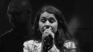 Alessia Cara - Out Of Love (Live at the O2)