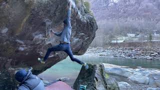 Video thumbnail de Fake pamplemousse, 8a. Brione