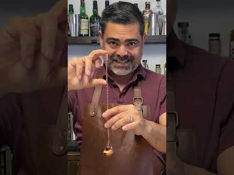 How To Stir a Cocktail The Right Way